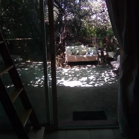 Sous Les Pins Apartment *
